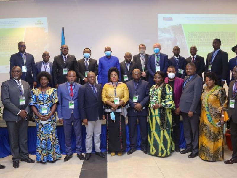  la photo de famille prise au lancement des travaux entre les députés et sénateurs membres du REPAR-RDC, les délégués de la GIZ, de la COMIFAC et du BGF 