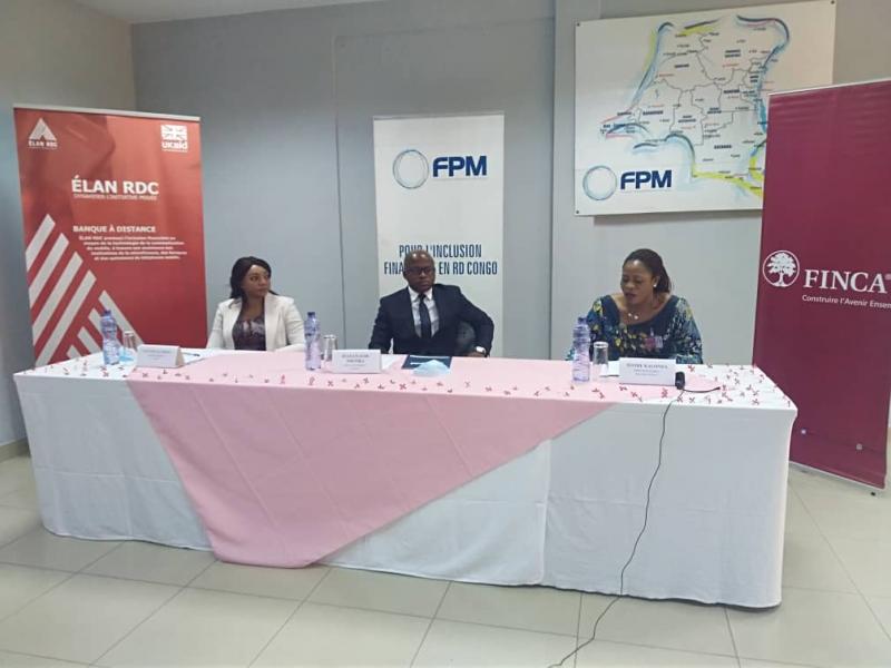 De gauche à droite, Mme LEMOAL Lucine, DG de Elan RDC, Mr Jean Claude Thetika, DG du FPM ASBL et Mme Mamie Kalonda, DG de FINCA RDC