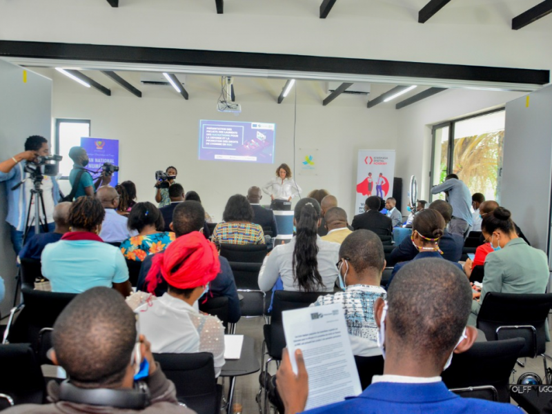 Présentation des projets des gagnants des hackathons organisés par Internews pour la défense et la promotion des droits de l'homme en RDC/Ph droits tiers