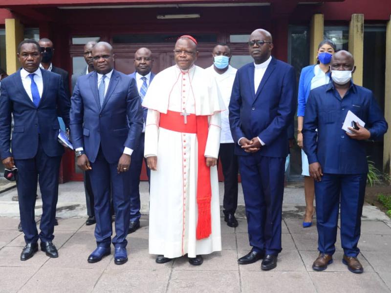 le cardinal Ambongo après échange avec le ministre de l'EPST Willy Bakonga/Ph. droits tiers