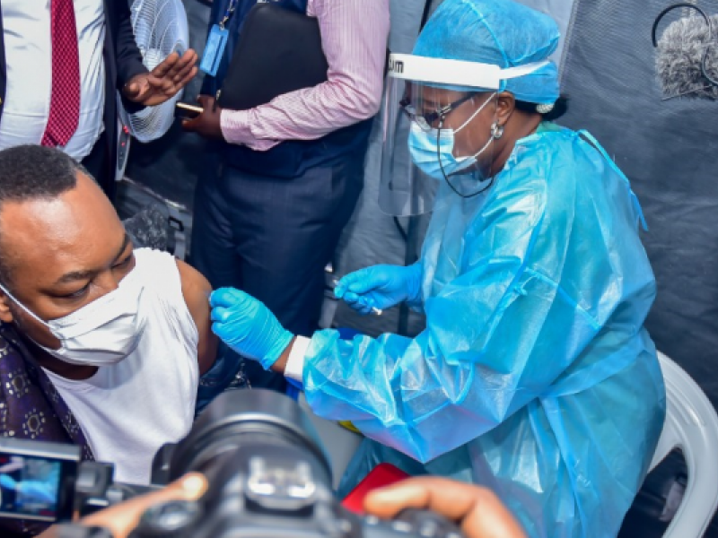 Dr Eteni Longondo, ministre de la Santé