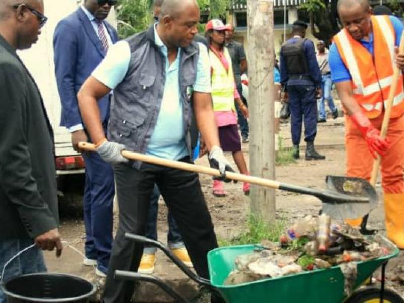 Illustration. Opération Kin-Bopeto avec Gentiny Ngobila Mbaka, Gouverneur de Kinshasa