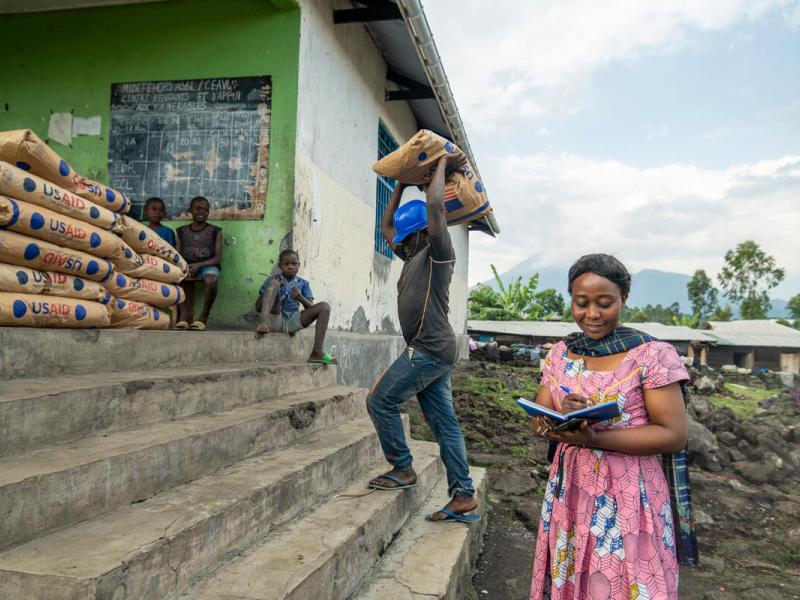 Distribution des rations alimentaires en faveur des déplacés à Sake, Minova et Rutshuru/Ph. PAM