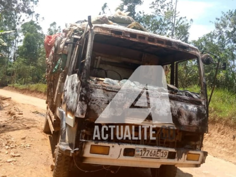 Illustration. Un camion incendié par les combattants ADF à Kalunguta/Ph ACTUALITE.CD