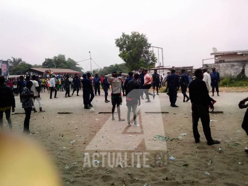 Manifestation des étudiants de l'UNIKIN pour dénoncer le meurtre de leur collègue/Ph. ACTUALITE.CD