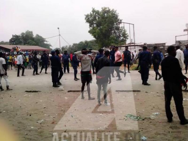 Manifestation des étudiants de l'UNIKIN pour dénoncer le meurtre de leur collègue/Ph. ACTUALITE.CD