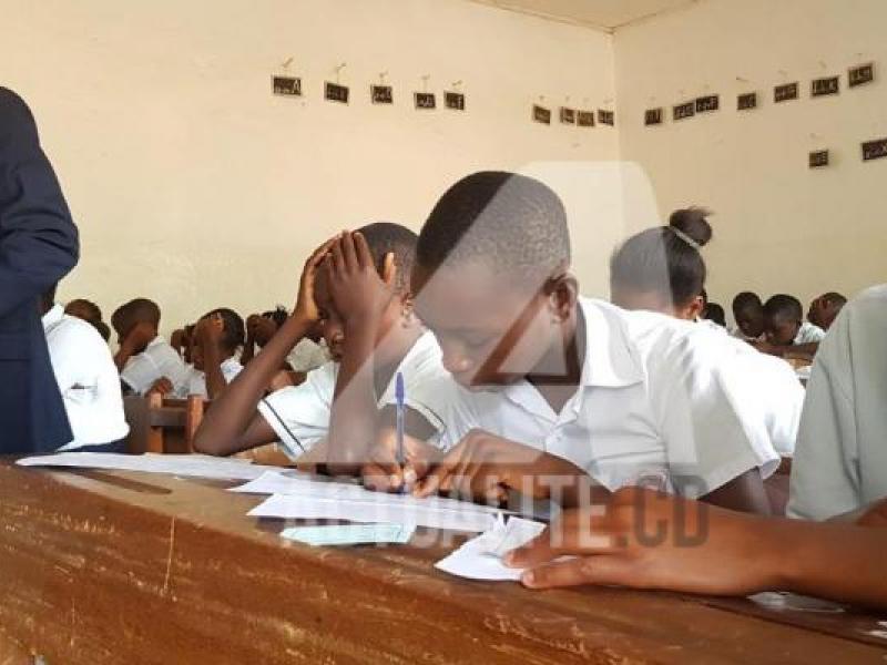 Un enseignant en plein cours/Ph. ACTUALITE.CD