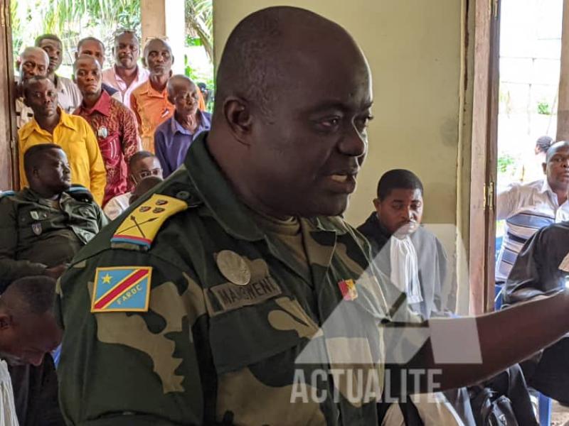 Le colonel Jean de Dieu Mambweni à la barre au procès sur le meurtre des experts de l'ONU