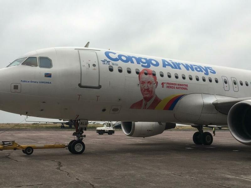 L'avion transportant le cercueil de Lumumba