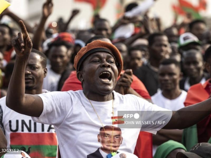 Les partisans du parti d'opposition UNITA en Angola