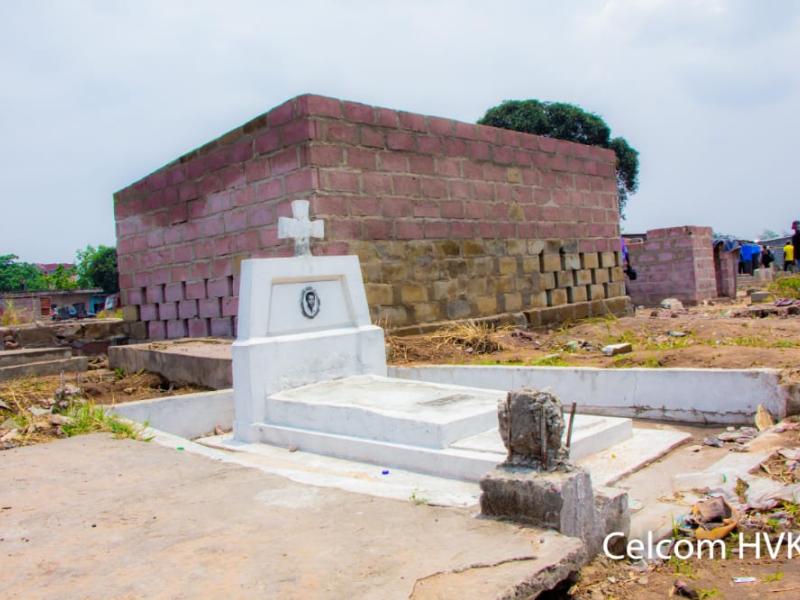 Construction anarchique au cimetière de Kinsuka