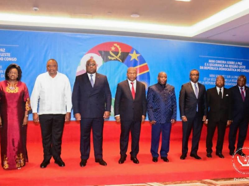 Félix Tshisekedi et les participants du mini-sommet de Luanda