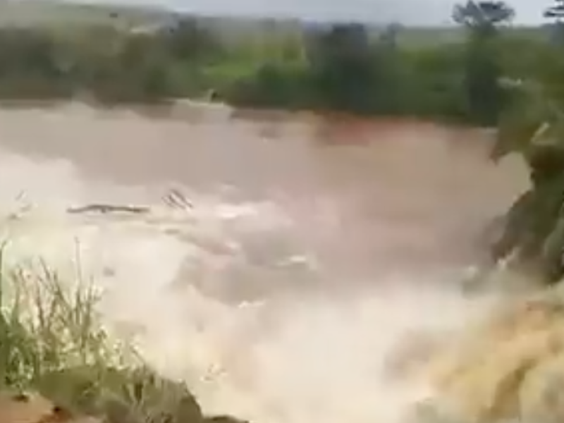  Effondrement du pont  sur la rivière Lovua