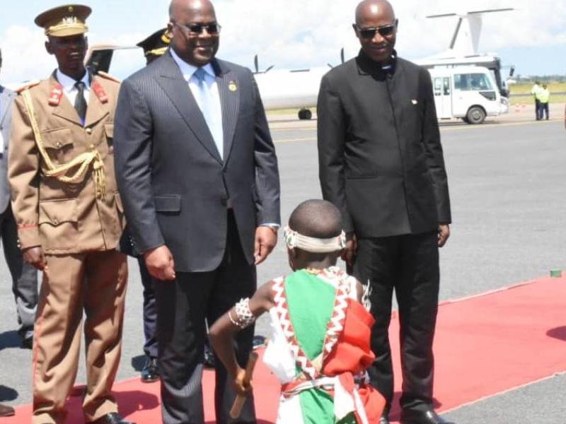 Félix Tshisekedi accueilli à l'aéroport de Bujumbura