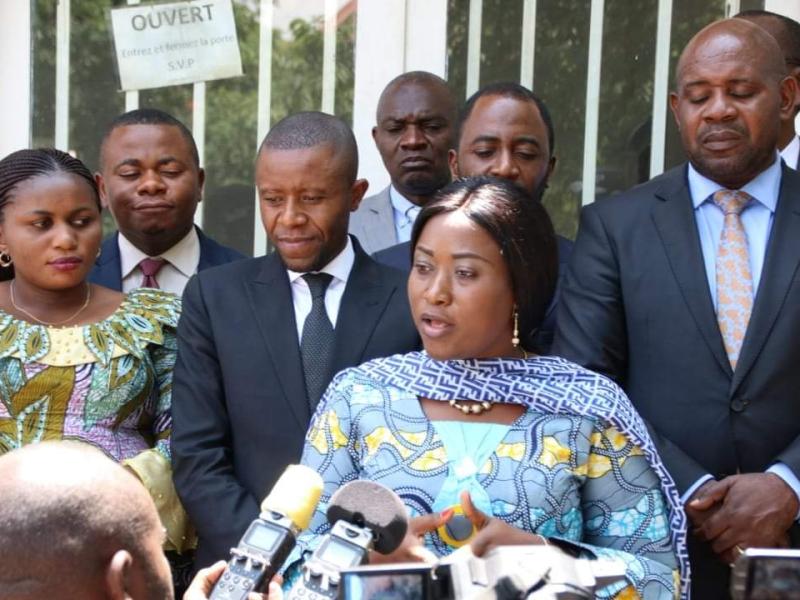 Adèle Bazizane devant la presse après une réunion mixte Assemblée et Gouvernement provinciaux du Nord-Kivu