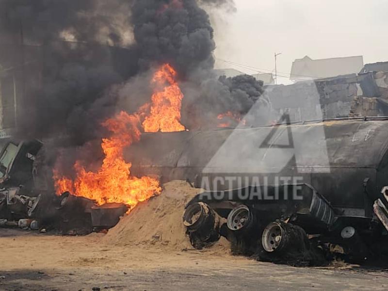 Explosion d'un camion citerne de carburant à Kinshasa