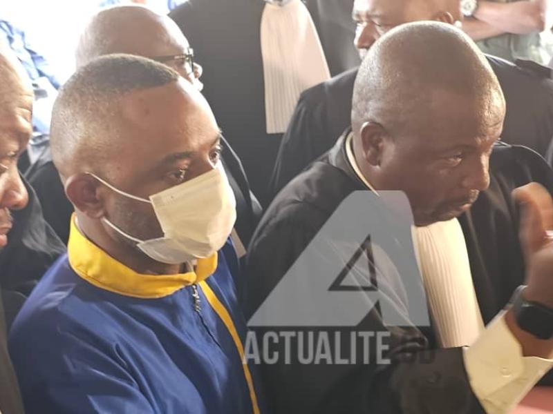 Salomon Kalonda devant la Cour militaire à Ndolo