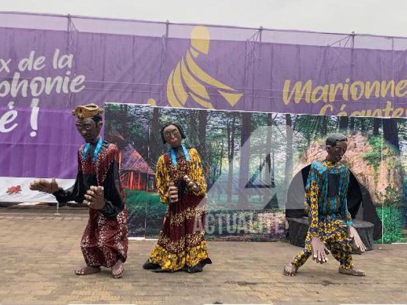 Une démonstration de la marionnette géante (Equipe RDC) lors des jeux de la Francophonie à Kinshasa 