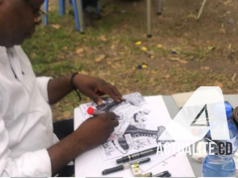 Le caricaturiste Thembo Kash lance le concours de dessin