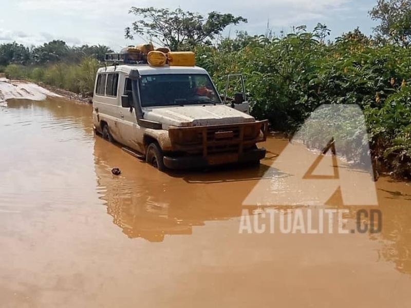 La RN17 entre Kinshasa et Bandundu