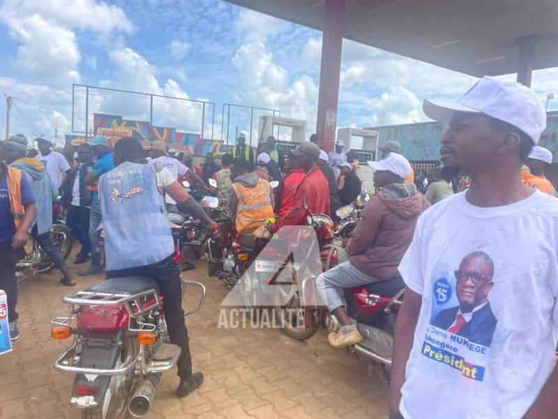 Quelques militants mobilisés pour accueillir Denis Mukwege à Beni