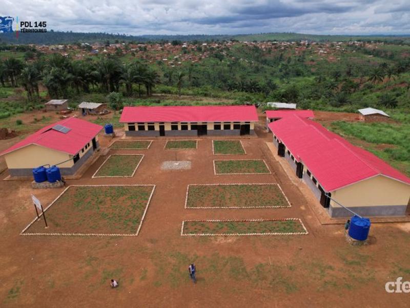 Les travaux de construction et équipement de l'Ecole Primaire KINTATA 2 dans le Territoire de Seke-Banza 