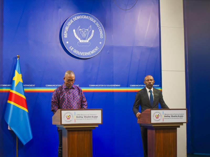 Peter Kazadi et Patrick Muyaya au briefing 