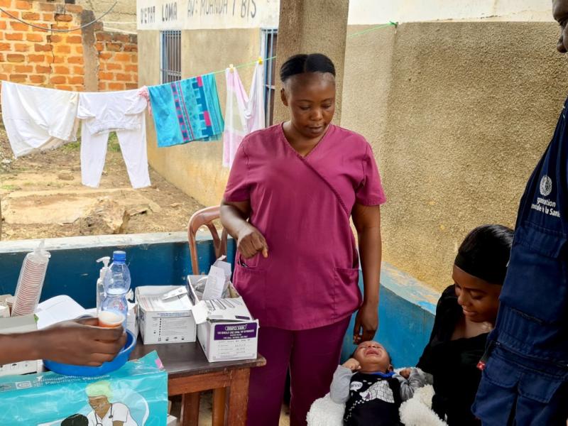 Le Dr Patrick Bahizi, point focal paludisme de l’OMS, assistant à une séance de la CPP dans la zone de santé de Mbanza-Ngungu