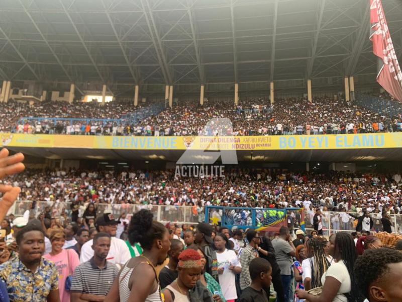 Juillet 2024. Le public lors du concert de Mike Kalambay au stade des Martyrs 