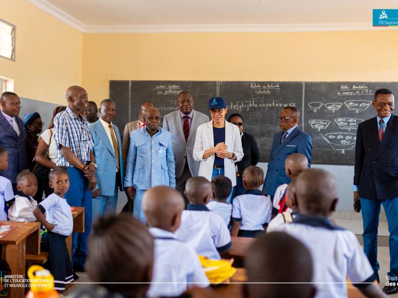 Raissa Malu dans une école à Mbuji-Mayi 