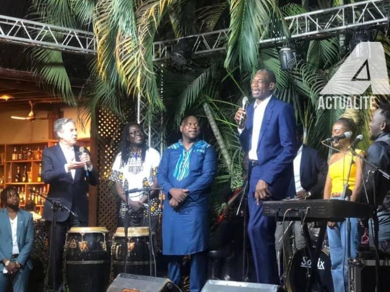 Mutombo Dikembe s'exprimant devant quelques artistes lors de la visite d’Anthony Blinken à Kinshasa, août 2022