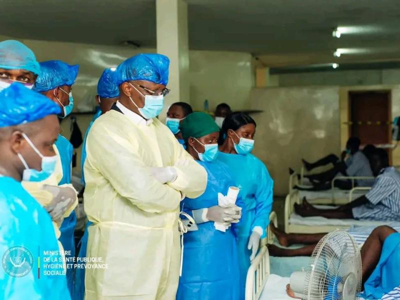 Visite du ministre de la santé publique à l'hôpital du Cinquantenaire de Masina