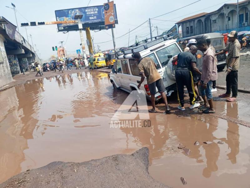 Boulevard Lumumba/Saut-de-mouton De bonhomme