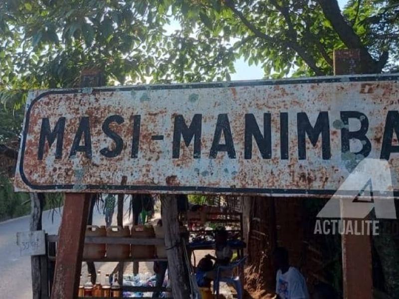 Un panneau d'indication à Masi-Manimba