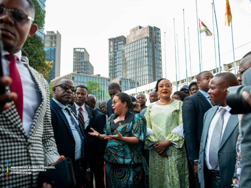 Thérèse Kayikwamba Wagner avec les agents et cadres du Minaffet