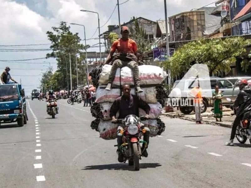 Les déplacés de Sake arrivant à Goma